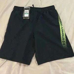NWT Under Armour Boys Youth L loose fit shorts
